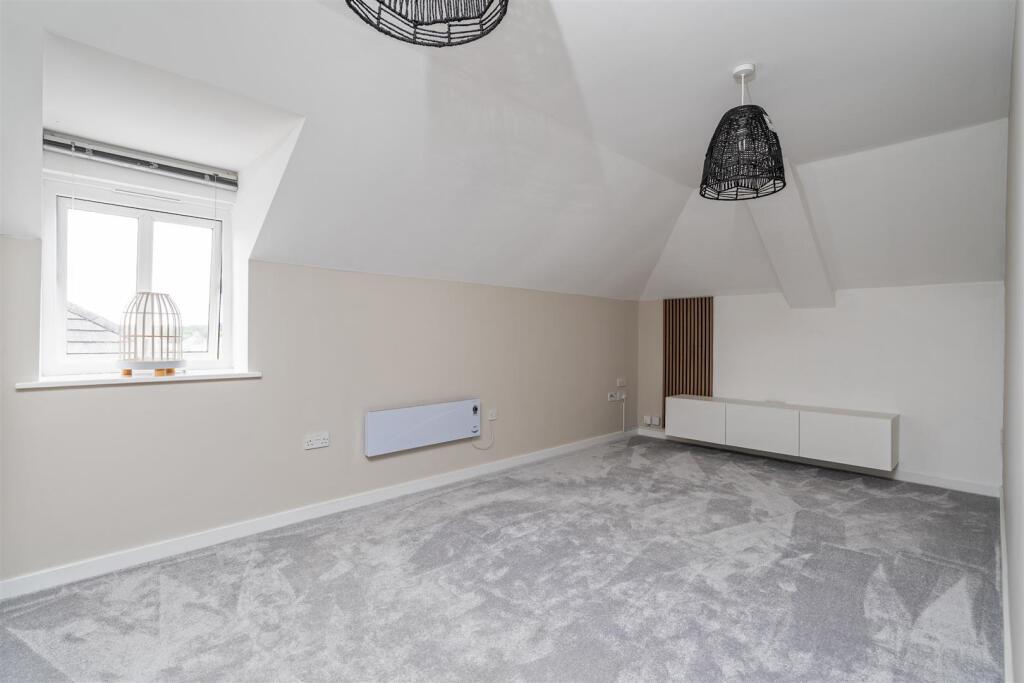 94 Main Street Dickens Heath B90 1UA_6.jpg