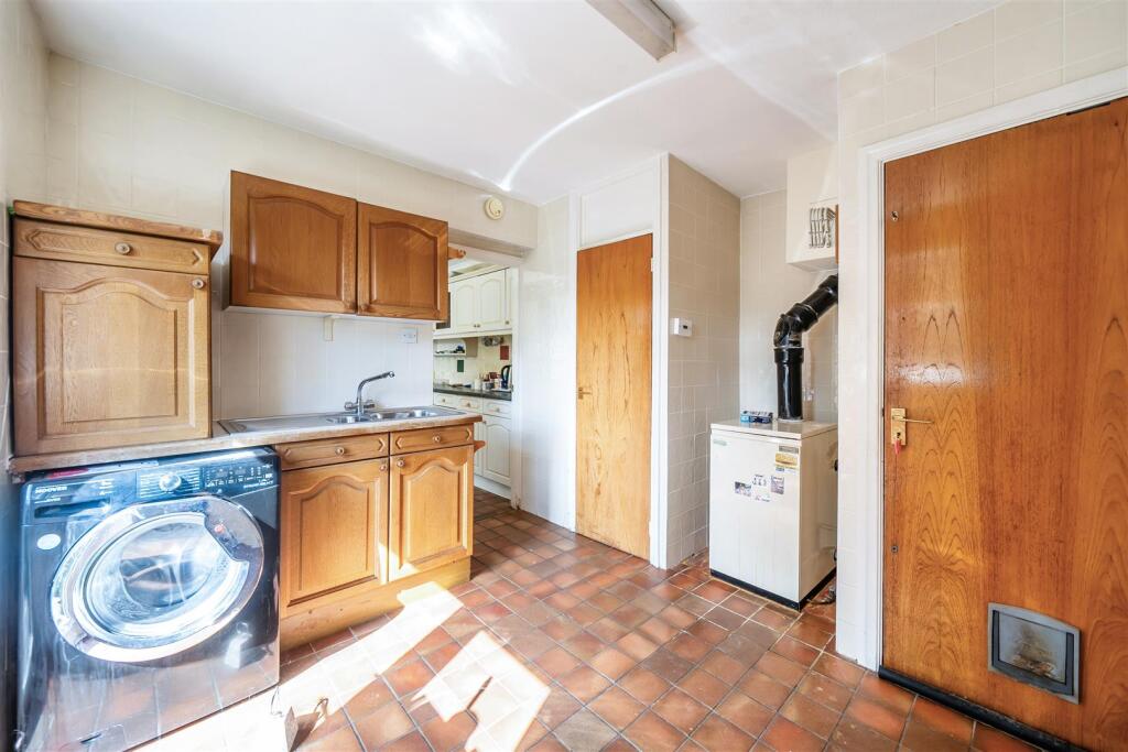 12 The Beeches, Pattishall (5).jpg