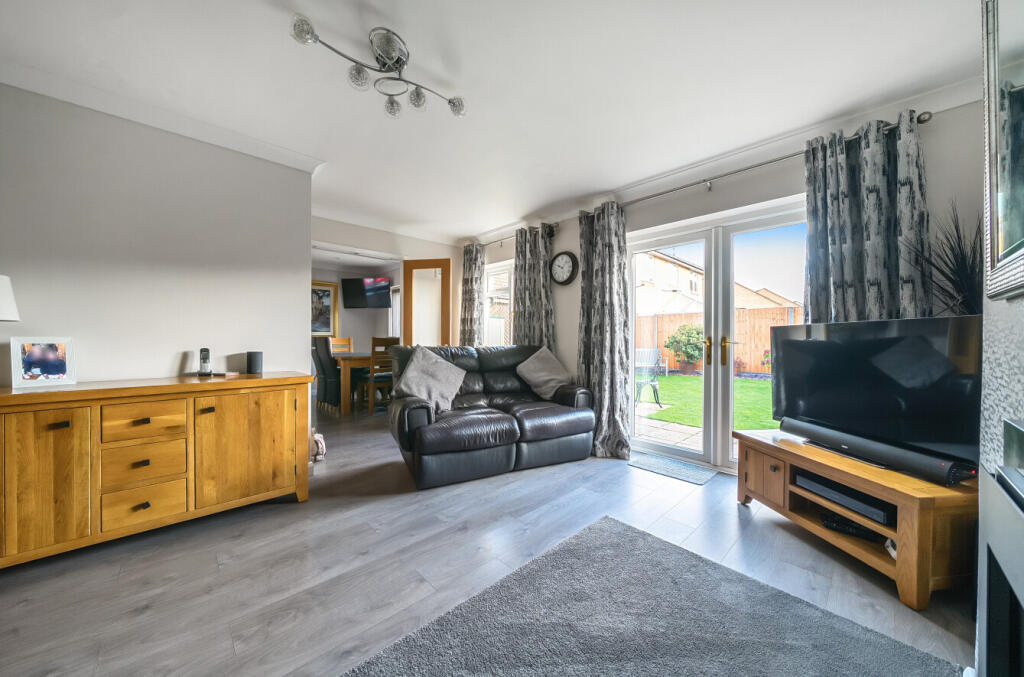 1371573-17-68f8a6d893447