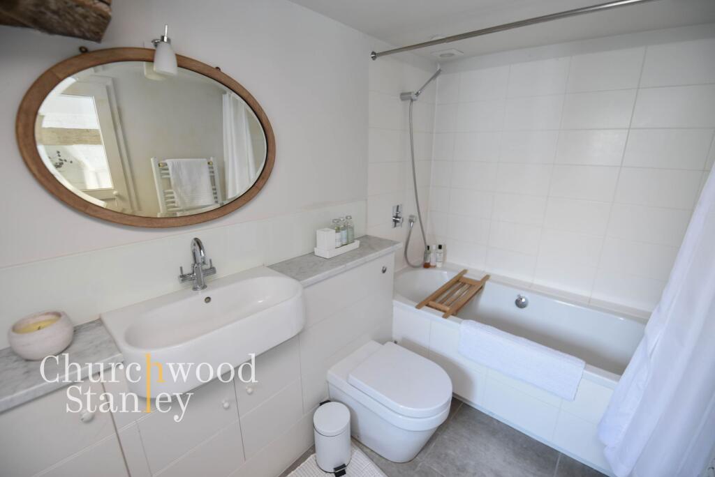 Ensuite Bathroom (basement)