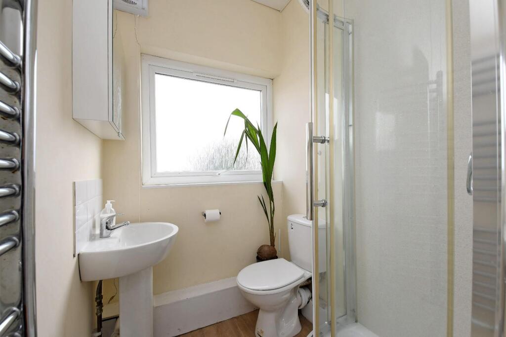 59 Hands Road, shower room 2.jpg