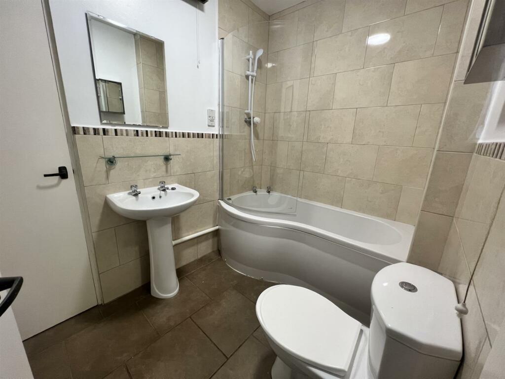 ensuite.jpg