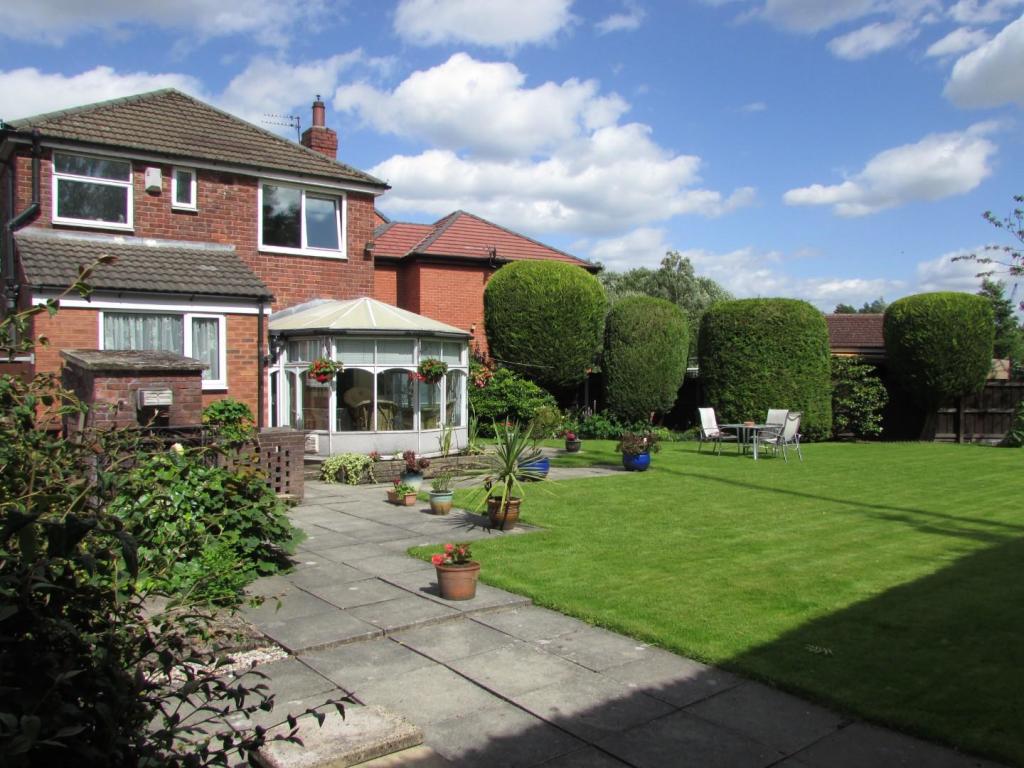 AshtonCres33gdn4.JPG