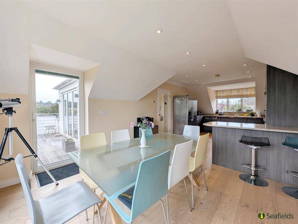 Kitchen/Diner to Balcony
