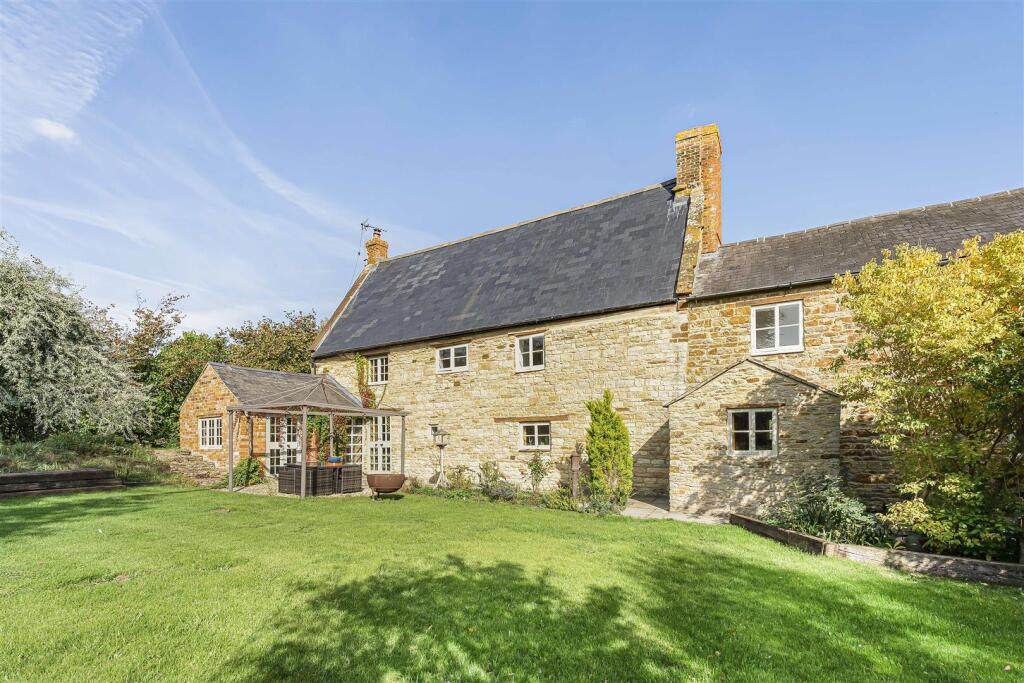 Lower End Farmhouse, 10 High Street South, Tiffiel