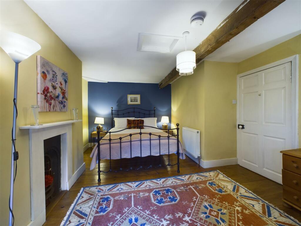 BEDROOM 4