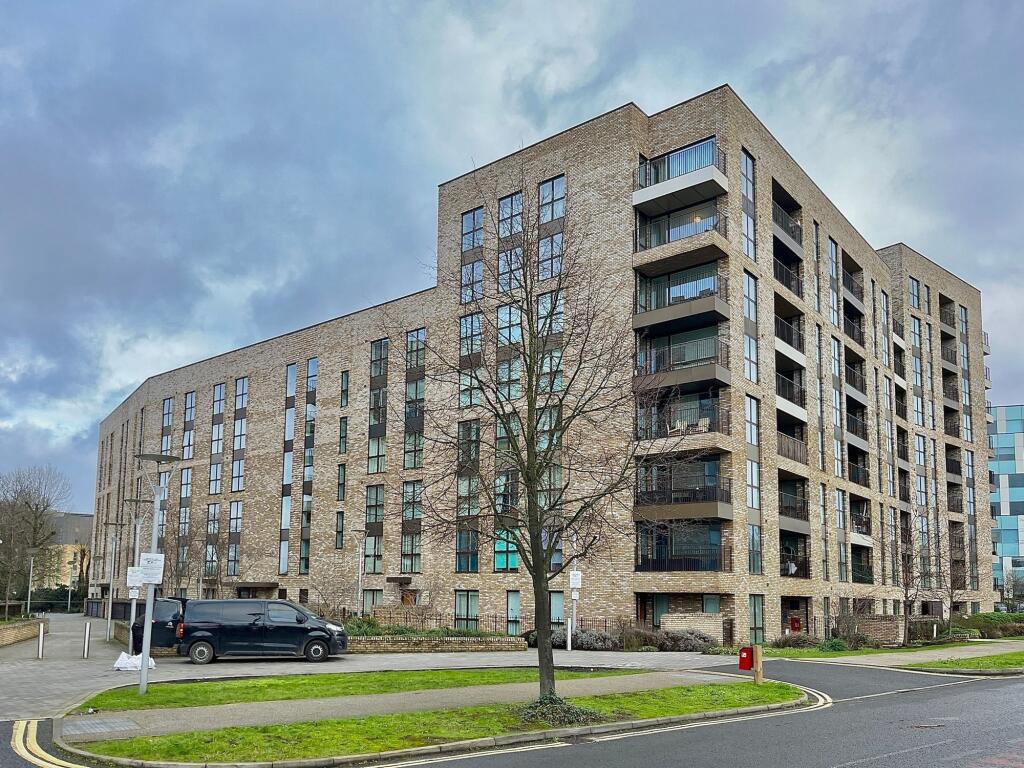 Modern multi-storey brick residential building ...