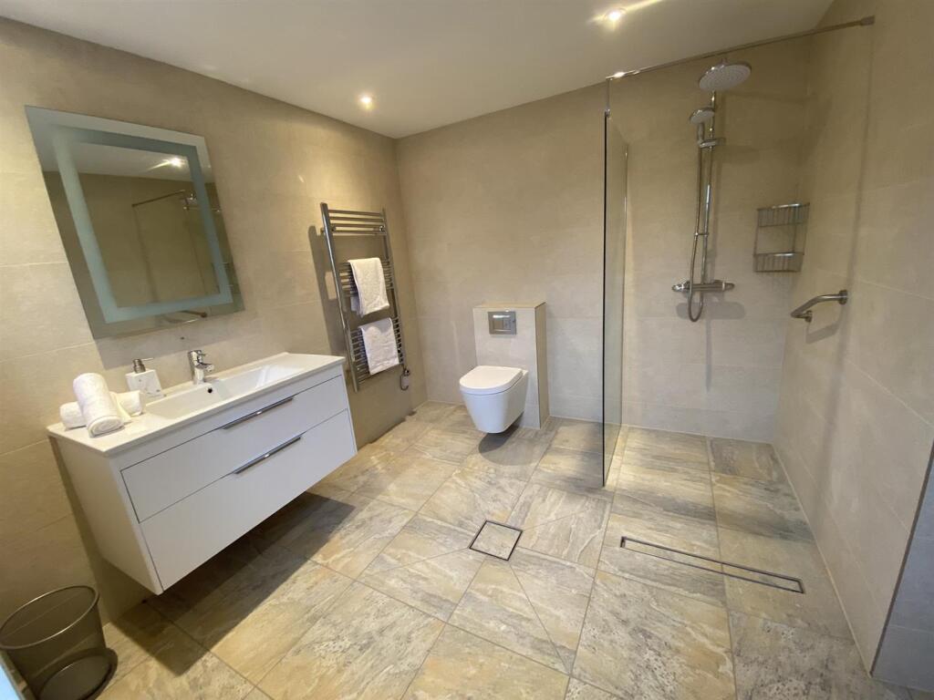 Beech Cottage - en-suite x2.jpg