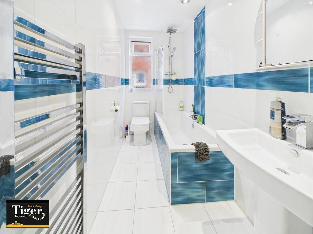 CAM02176G0-PR0564...