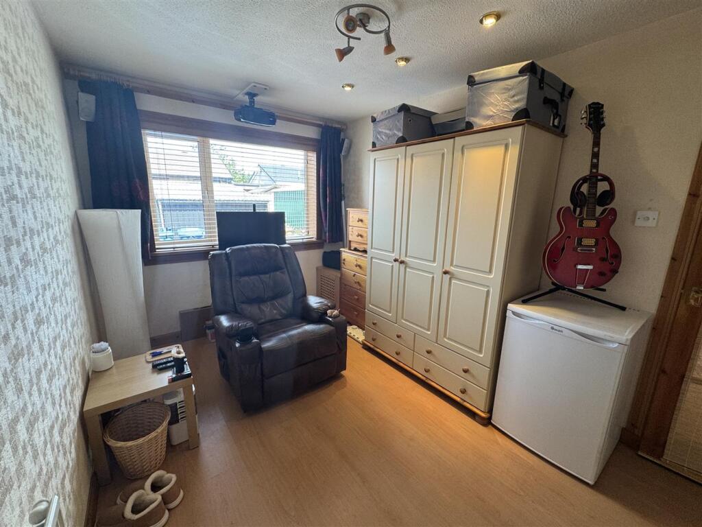 BEDROOM 21.JPG