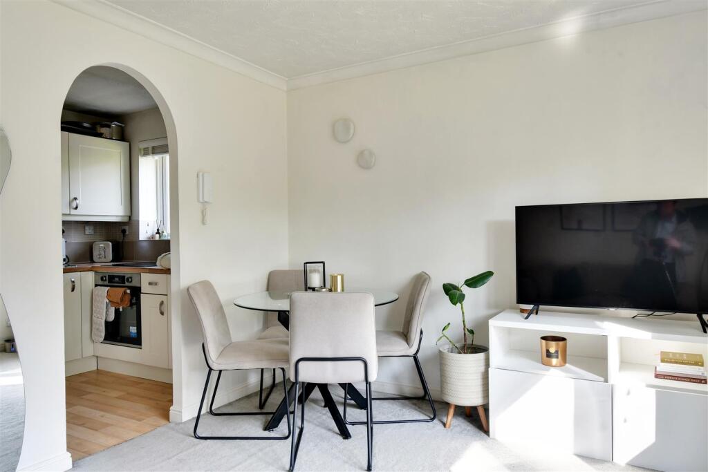 Lounge 4.jpg
