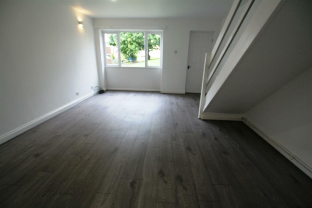 medway200,lounge2.JPG
