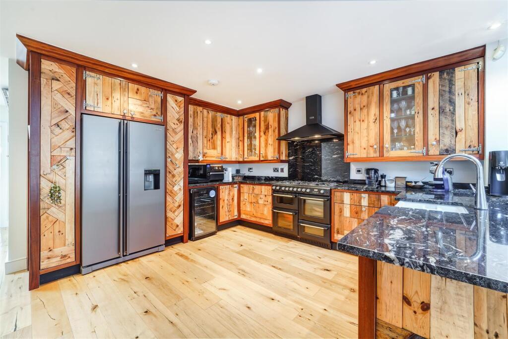 MANOR GREEN ROAD (20).jpg