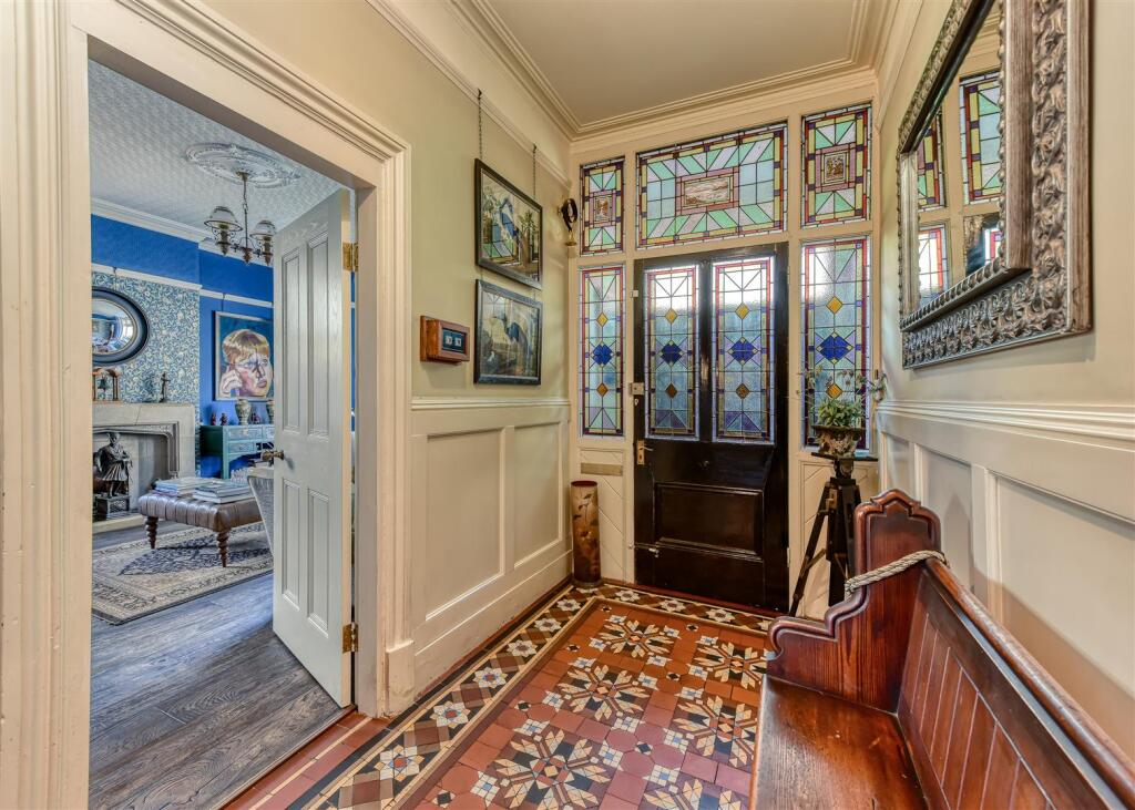 49 Richmond Road-hall1.jpg