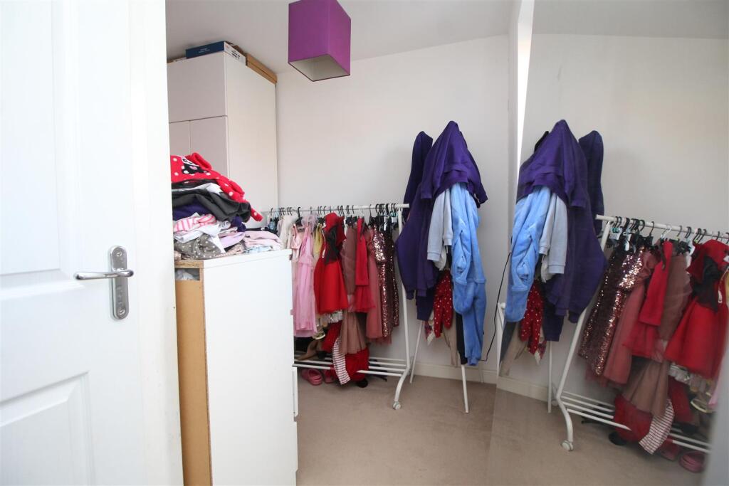bedroom 3.JPG