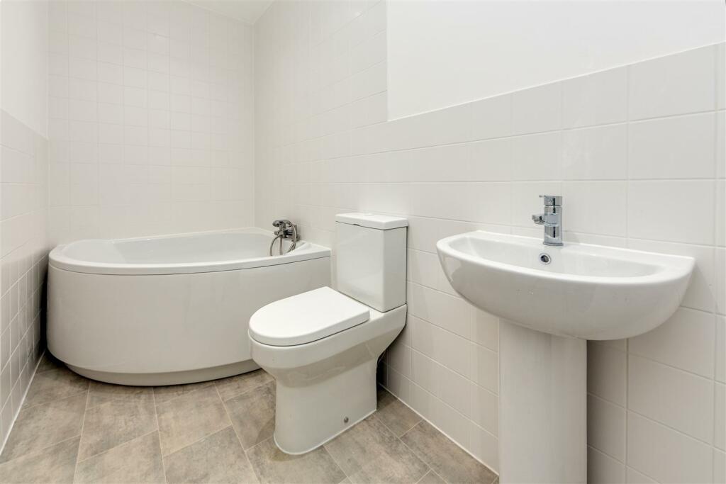 bathroom 2.jpg