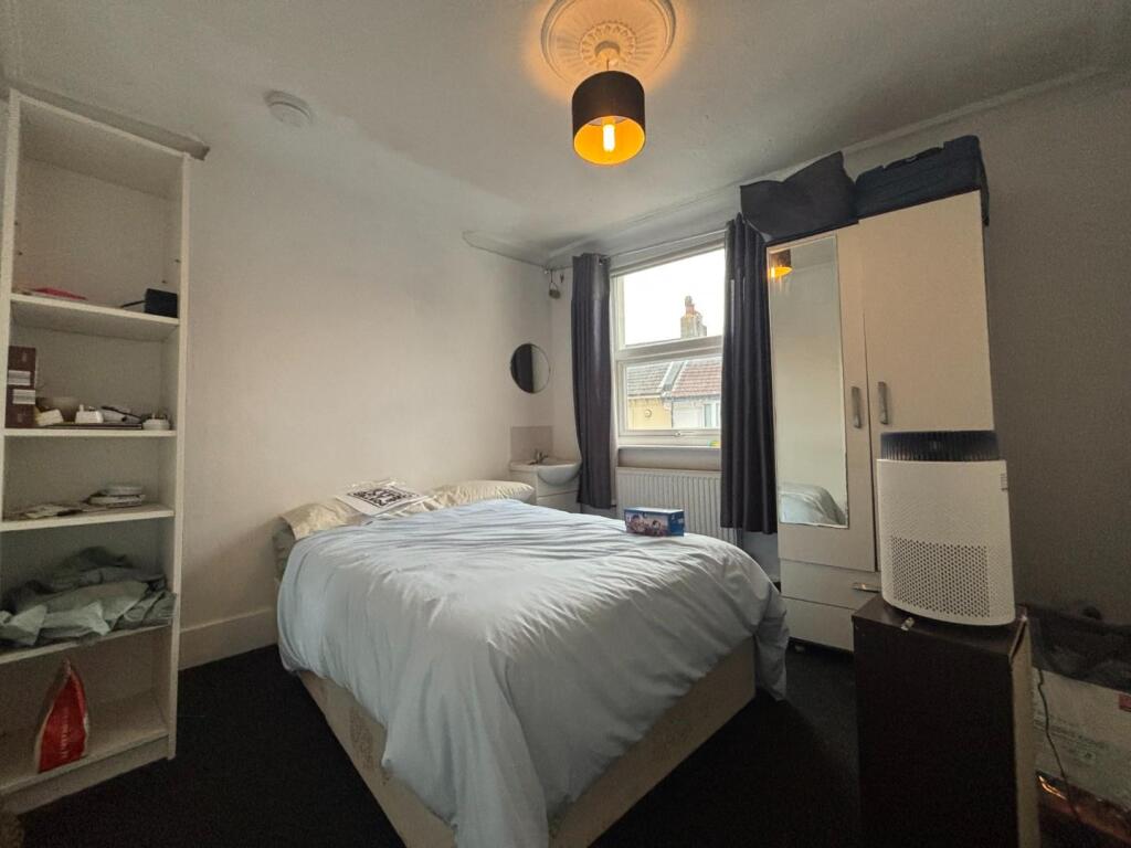 Bedroom 4.jpeg