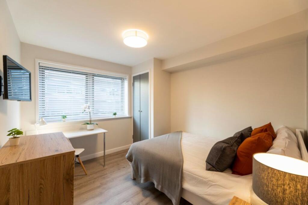 1FSF2 - Bedroom