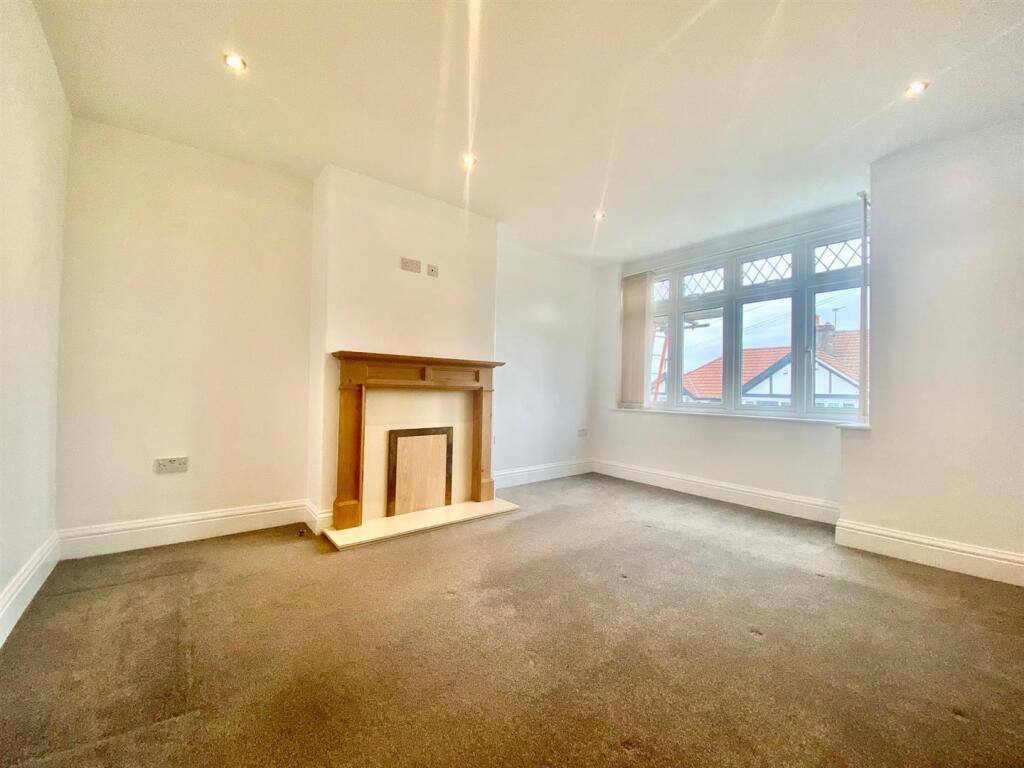 Bedroom 1.jpg