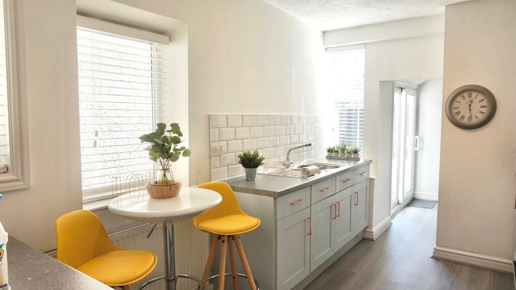 kitchen diner 2.jpg