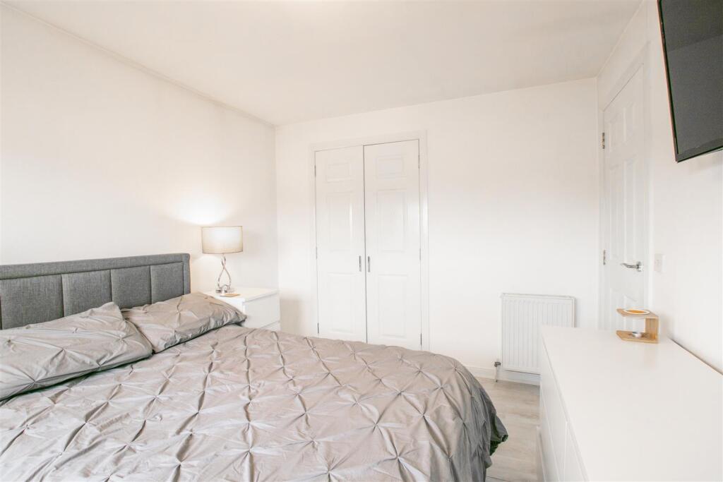 Bedroom 1-2.jpg