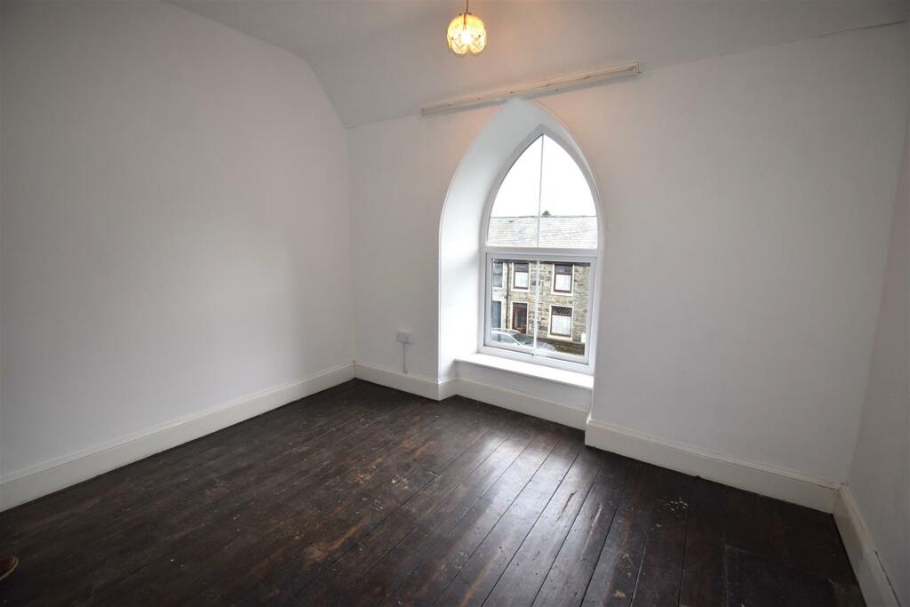 Bedroom 2.JPG
