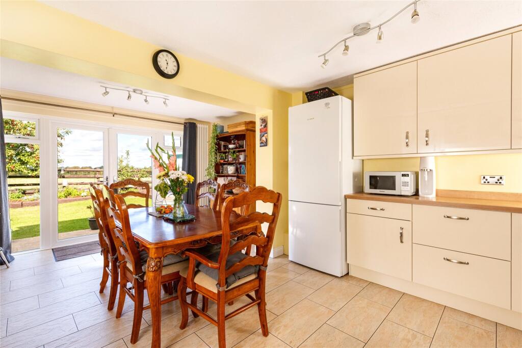 Kitchen/Dining
