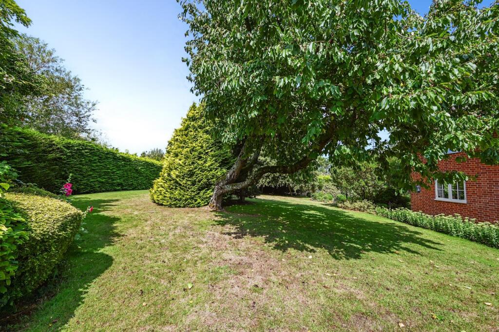 Tickham Cottage ME90HS (55).jpg