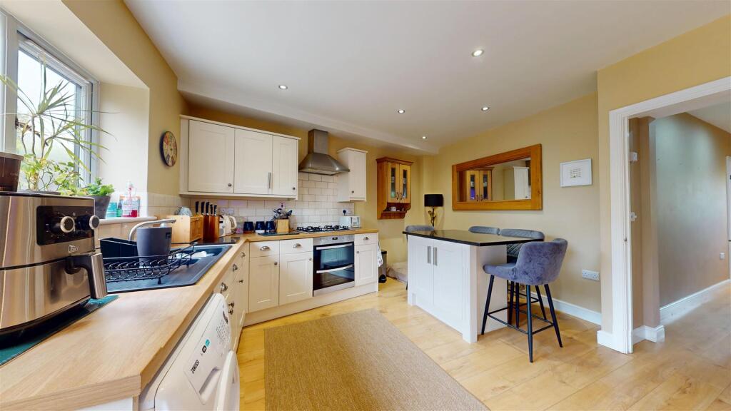 Meole Crescent 2a Kitchen 2.jpg