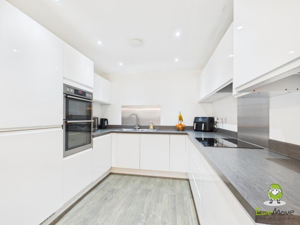 EweMove Estate Agents Basingstoke - Longwood Copse