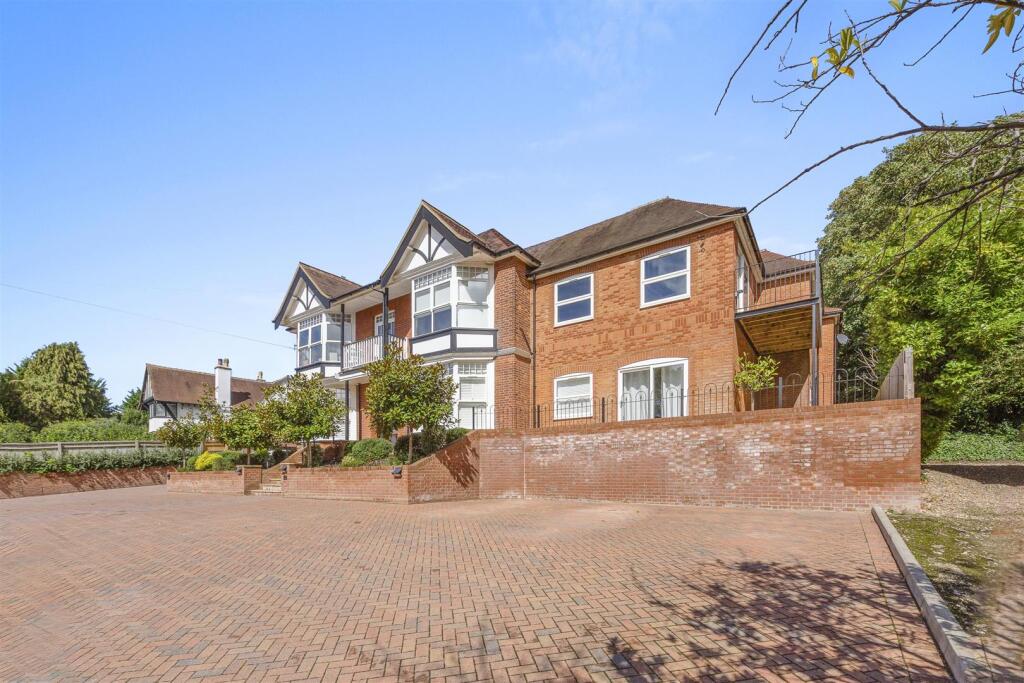 Flat 9 Chilworth House, Rectory Avenue, HP13 6HN-1