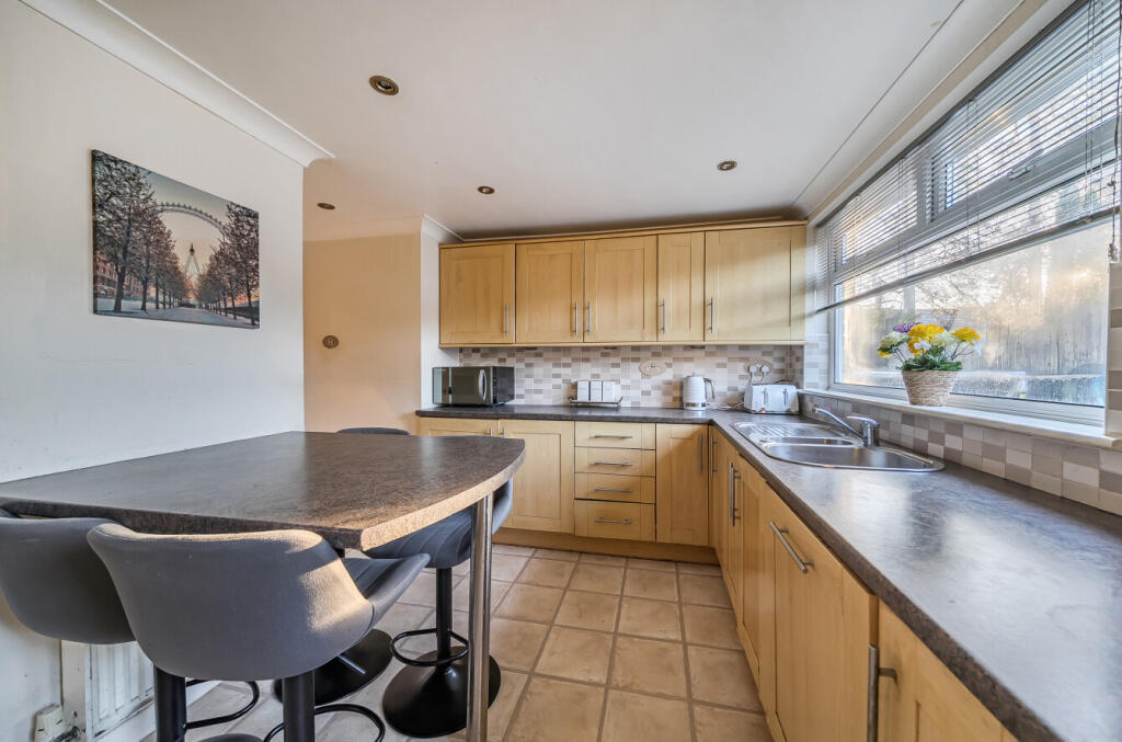 1395362-10-695bdd...