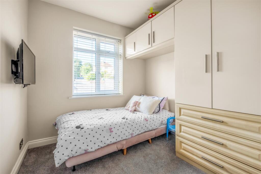 1 windlesham Close-21.jpg