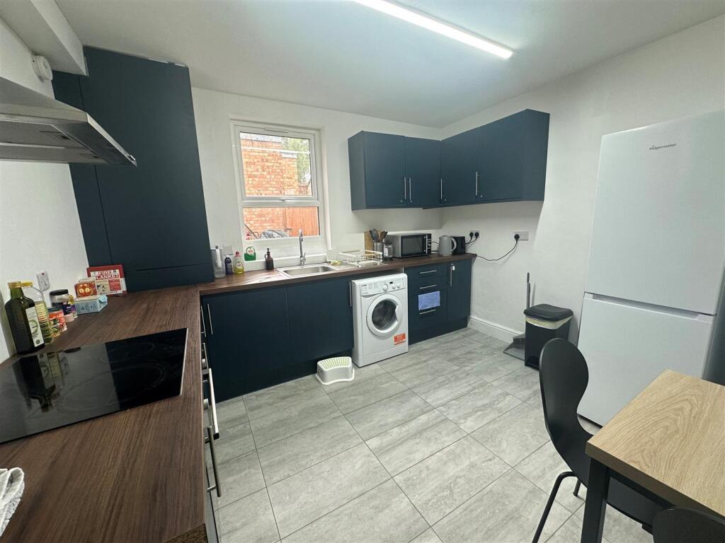 Kitchen 1.jpg