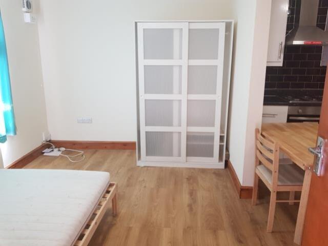 66 goldbeaters bedroom second