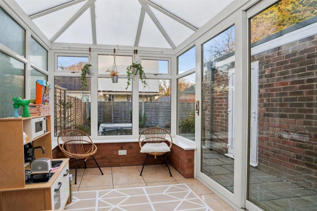 14 England Cresent-2.jpeg