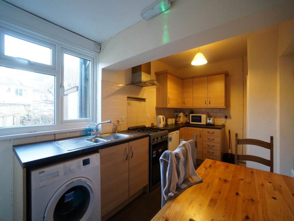 Kitchen 1.JPG