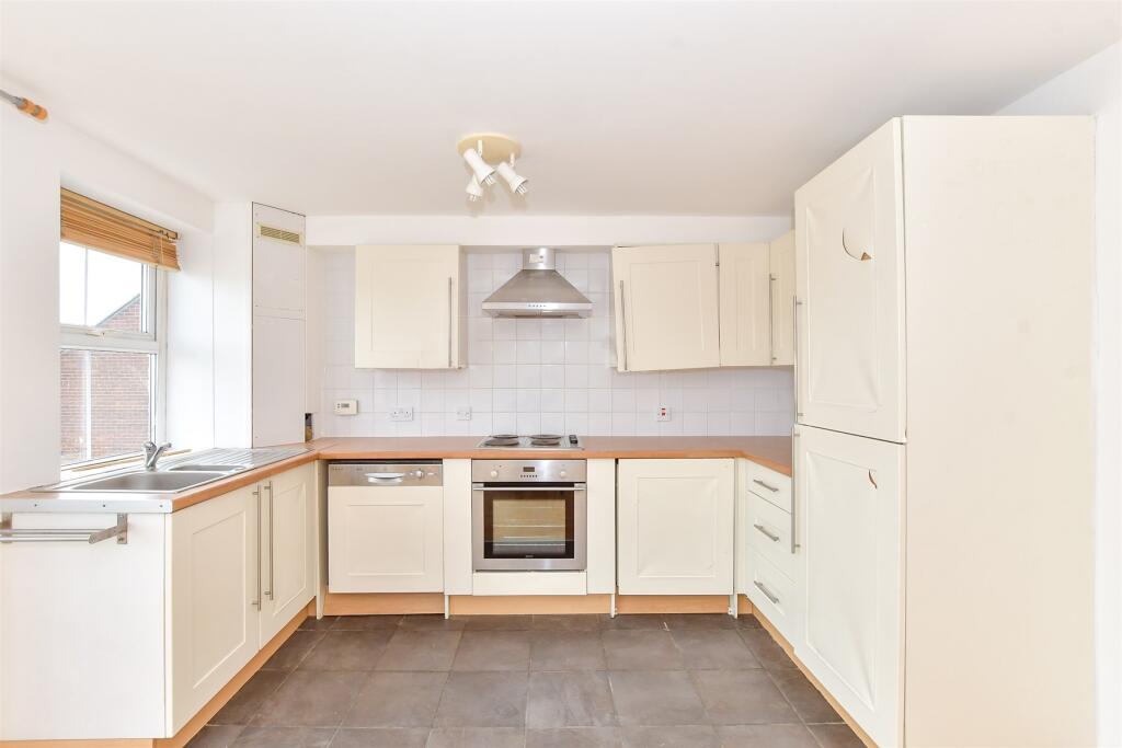 Lounge/Kitchen