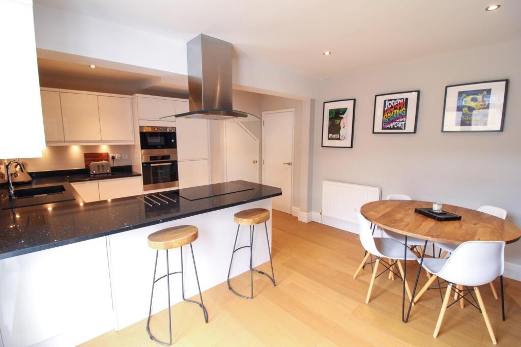 Kitchen/Dining Area