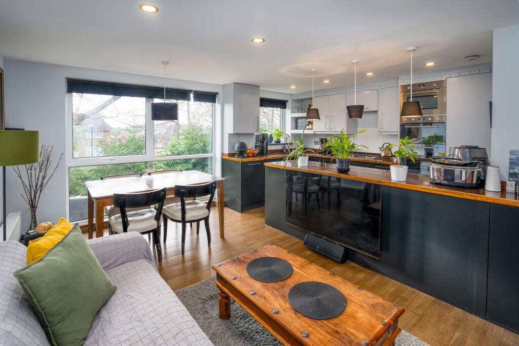 For Sale 1 Bedroom Flat SE19 Eskmont Ridge Reception