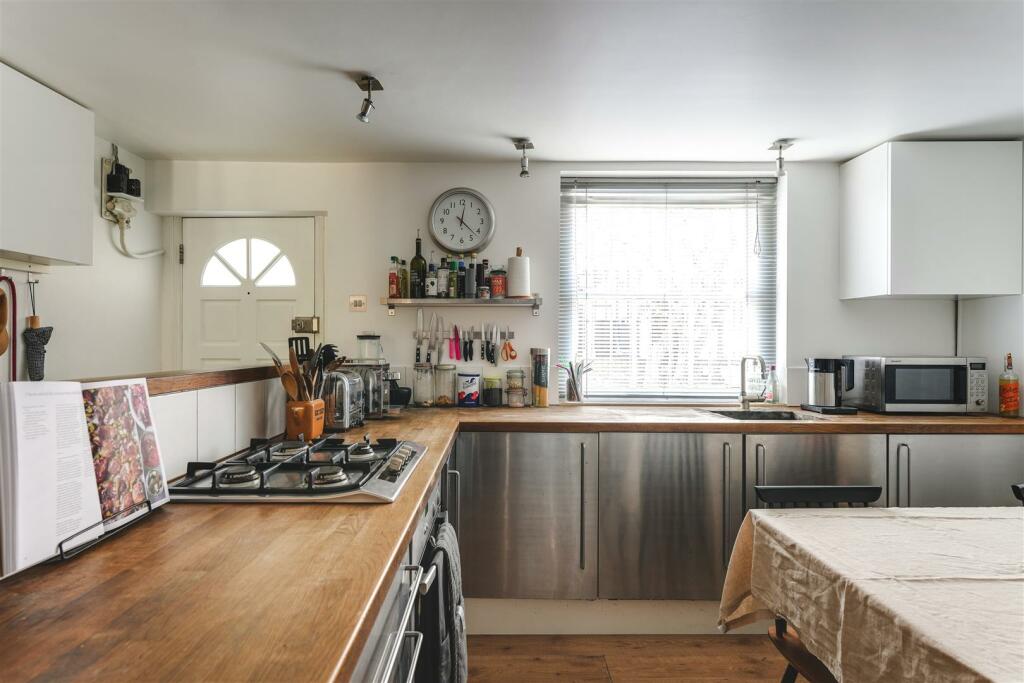 Balls Pond Road-7401176.jpg