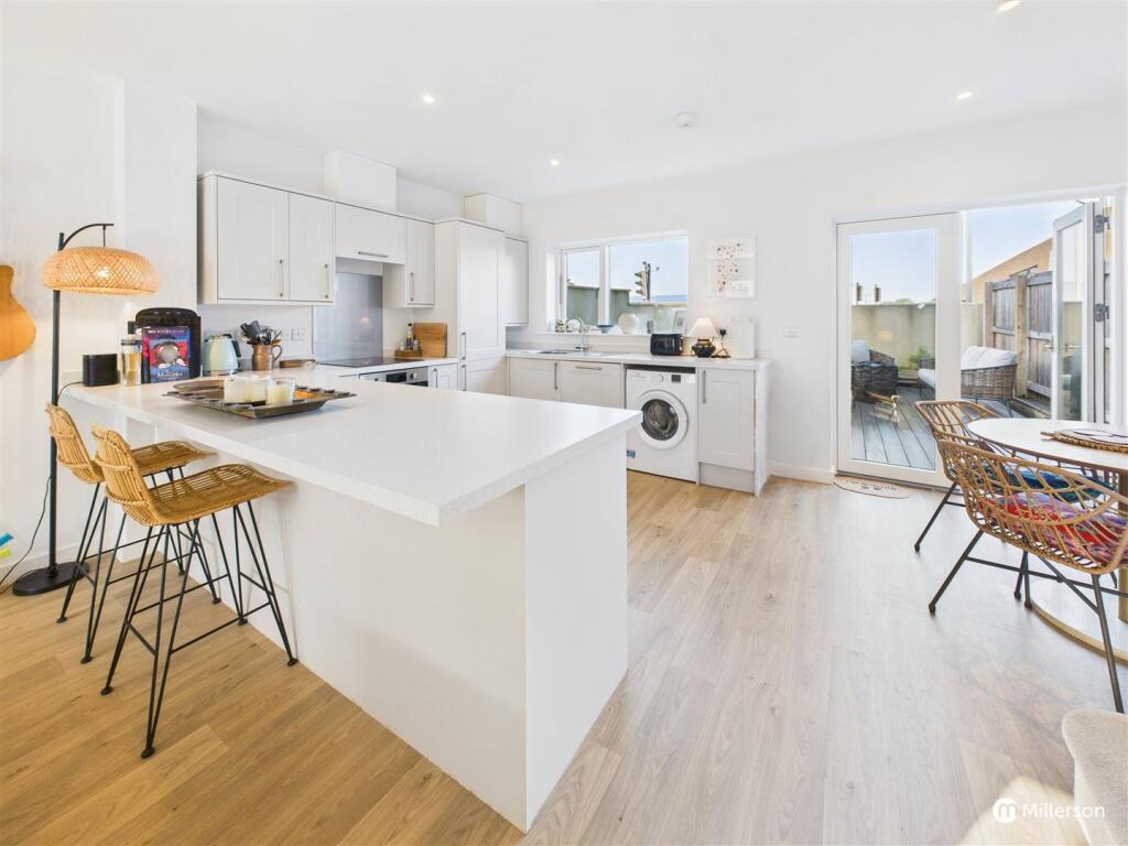 Kitchen/Dining Area