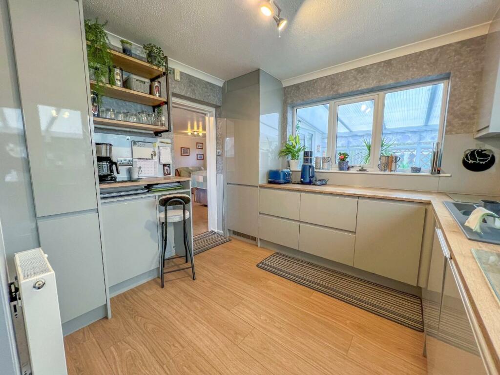 Hill Farm Avenue - Image-14.jpg