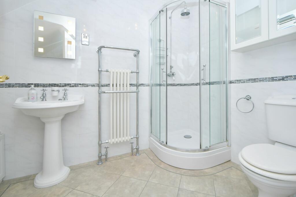 Bed one en-suite