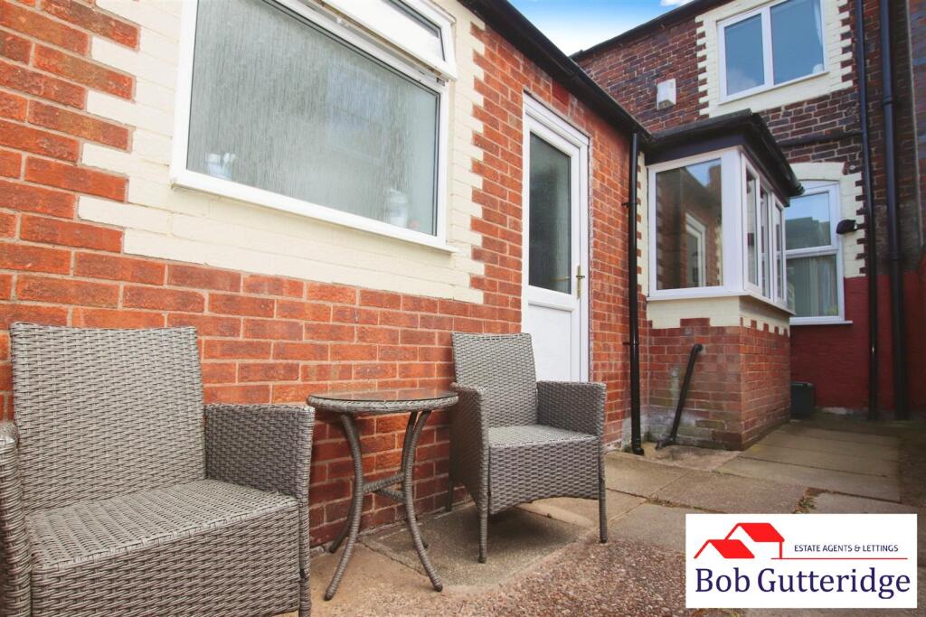 ENCLOSED REAR YARD