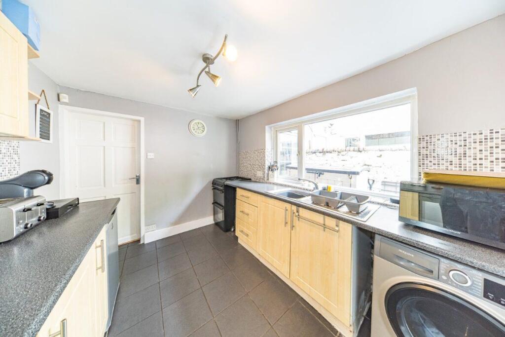 35 Cross Street kitchen.jpg