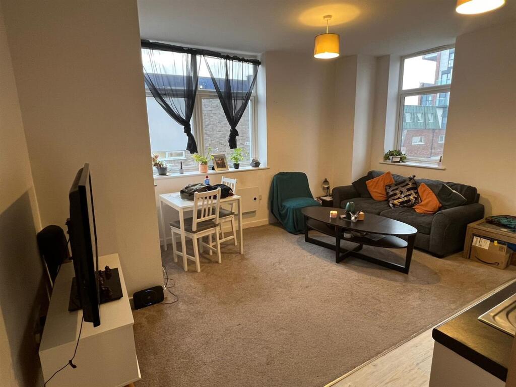 Lounge:dining room.jpg