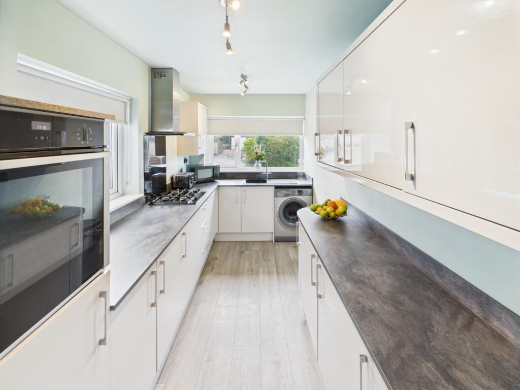 CAM04233G0-PR0021-STILL019