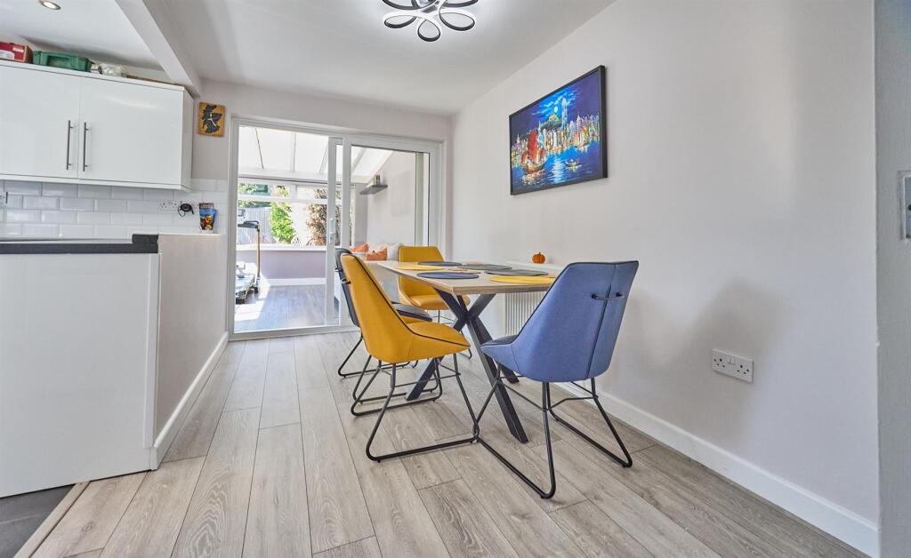 FITTED DINING KITCHEN TO REAR