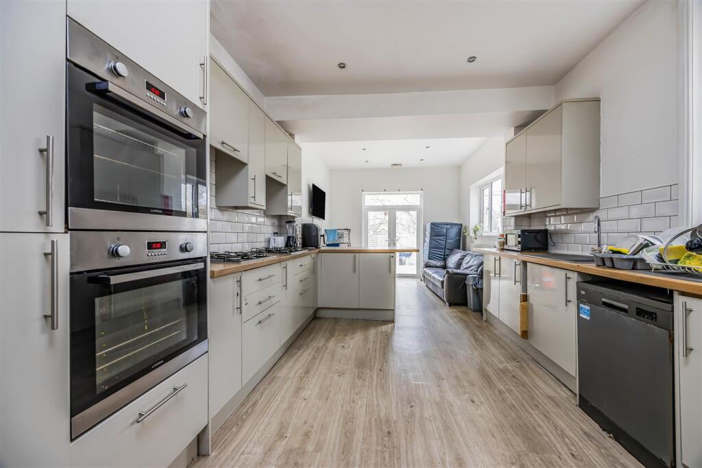 59 Waverley Road, Southsea-Small-PorticoMarketing-